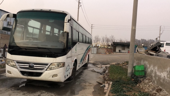 Μπροστινή μηχανή 53 λεωφορείων τουριστών από δεύτερο χέρι χρησιμοποιημένο καθίσματα γλιστρώντας παράθυρο λεωφορείων ZK6112D Yutong