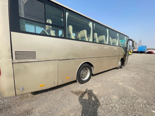 Παλαιό λεωφορείο 37 λεωφορείων καθισμάτων χειρωνακτικό κλιματιστικό μηχάνημα δράκων XML6857 μετάδοσης LHD οπίσθιο χρησιμοποιημένο μηχανή χρυσό