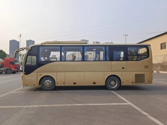 Χρησιμοποιημένο χρυσό χρώμα 30 ενιαία πόρτα 6 λεωφορείων διέλευσης καθισμάτων KLQ6882 χρησιμοποιημένο υψηλότερο λεωφορείο κλιματιστικών μηχανημάτων μηχανών κυλίνδρων