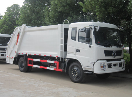Τα χρησιμοποιημένα πετρελαιοκίνητα φορτηγά 8 μετρούν το μακρύ 10m ³ συμπιεστή RHD απορριμάτων Dongfeng ικανότητας φόρτωσης