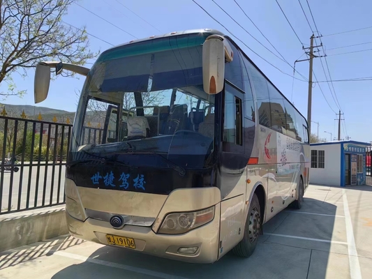 Το λεωφορείο 47 από δεύτερο χέρι καθίσματα διπλασιάζει τις πόρτες που σφραγίζουν το χρυσό χρησιμοποιημένο χρώμα λεωφορείο ZK6107 Yutong κλιματιστικών μηχανημάτων παραθύρων