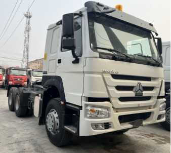 Χρησιμοποιημένη πετρελαιοκίνητων φορτηγών άσπρη χρώματος 6×4 μηχανή 430hp 12 Weichai Drive πρότυπη τυποποιημένο τρακτέρ Howo καμπινών εργαλείων