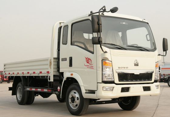 Χρησιμοποιημένος μικρός τρόπος Drive φορτηγών 4×2 που φορτώνει 4-6 δεξιών Drive Sinotruck Howo τόνους φορτηγών φορτηγών