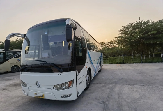 Χρησιμοποιημένη ταξιδιού λεωφορείων 2017 πόρτα 47 επιβατών έτους μέση καθίσματα που σφραγίζουν το χρυσό δράκο XML6102 μηχανών Yuchai παραθύρων