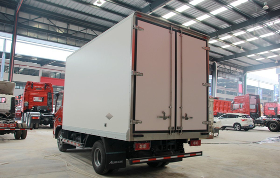 Χρησιμοποιούμενα φορτηγά ντίζελ 4×2 λειτουργία οδήγησης Φωτονικό ψυγείο φορτηγό 143hp