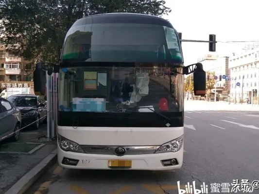 Δεύτερο χέρι λεωφορείο 2018 Έτος Yutong λεωφορείο ZK6122 διπλής πόρτας 56 θέσεις Spring Leaf LHD