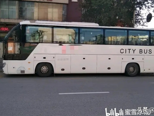 Δεύτερο χέρι λεωφορείο 2018 Έτος Yutong λεωφορείο ZK6122 διπλής πόρτας 56 θέσεις Spring Leaf LHD