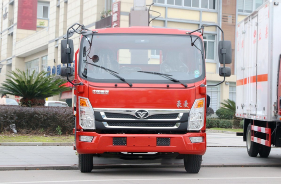 Μικρό φορτηγό τοποθετημένο γερανό ανύψωση 4 τόνων 8 ταχύτητες χειροκίνητη μετάδοση Howo 4 * 2 λειτουργία οδήγησης