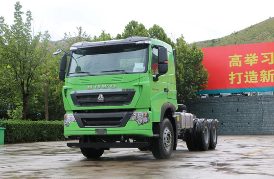 6*4 προμηθευτές φορτηγών σκουπιδιών Sinotruck Howo T7H Πράσινο χρώμα 6 κύλινδροι 400hp Ισχυρός κινητήρας