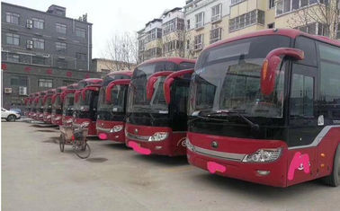 Κόκκινες χρησιμοποιημένες Yutong πόρτες diesel A/$l*c δύο υποστήριξης καθισμάτων RHD λεωφορείων ZK6121HQ3Z 68 ακτοφυλάκων