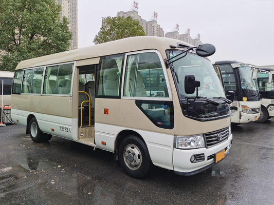 Μηχανή 23 Hino λεωφορείων ακτοφυλάκων χεριών LHD δεύτερος χακί λεωφορείο Seater με το σύστημα πολυτέλειας A/$l*c