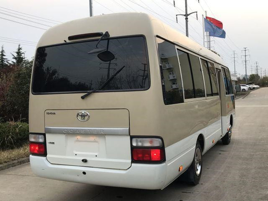23 χρησιμοποιημένο λεωφορείο ακτοφυλάκων της Toyota καθισμάτων 2013 έτος χρησιμοποιούμενο μίνι με την αριστερή οδήγηση βενζίνης μηχανών 3TR