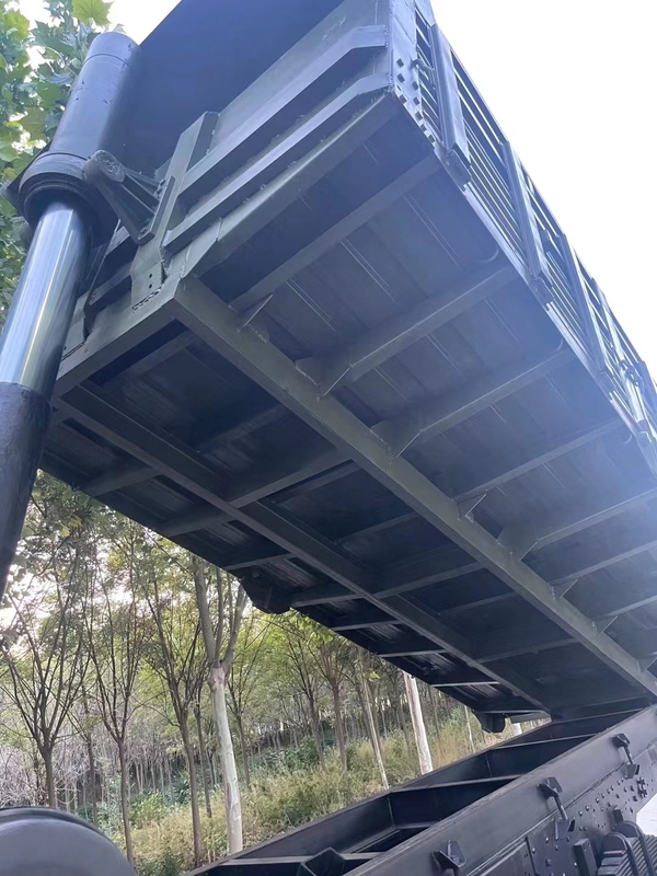 Χρησιμοποιημένο 310hp ισχυρό diesel Tipper Drive καυσίμων πλήρες με 3 διαφορικά κλειδώνει το φορτηγό απορρίψεων 6X6