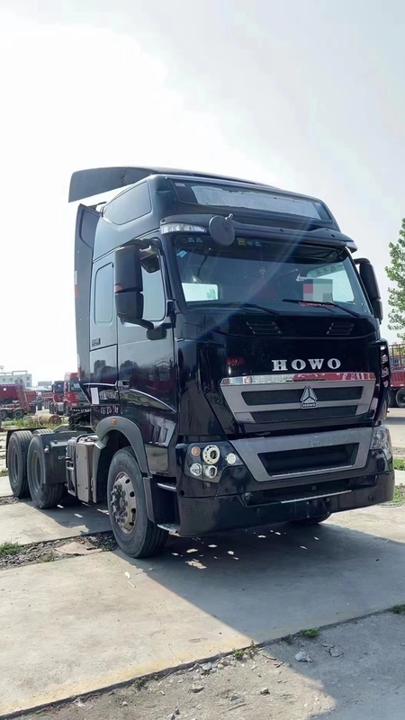 Χρησιμοποιημένο Sinotruck 6*4 10 ρόδα 440 επικεφαλής κεφάλι ρυμουλκών μηχανών diesel Howo T7 τρακτέρ δύναμης αλόγων