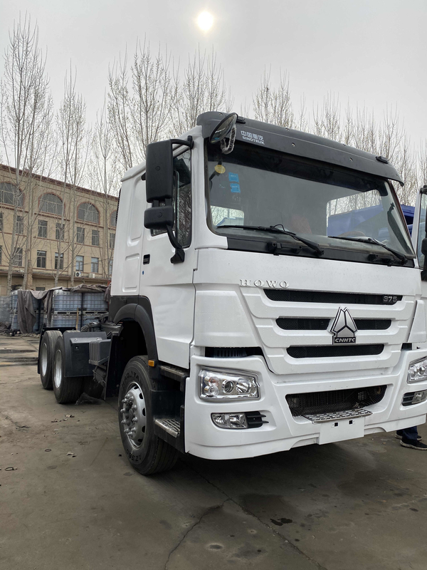 Βαρέων καθηκόντων φορτηγό τρακτέρ Sinotruck χρησιμοποιημένο Howo με το νέο χρώμα μηχανών 371HP Weichai