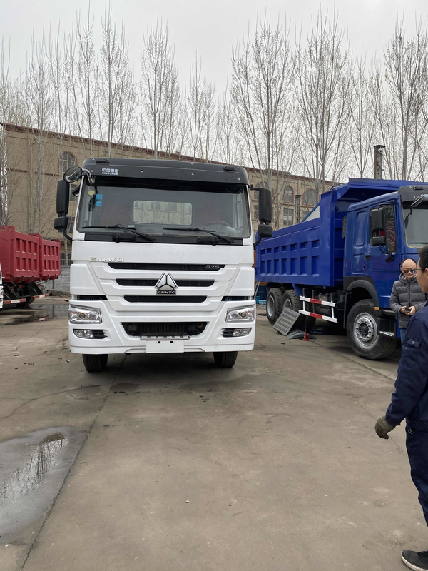 Βαρέων καθηκόντων φορτηγό τρακτέρ Sinotruck χρησιμοποιημένο Howo με το νέο χρώμα μηχανών 371HP Weichai