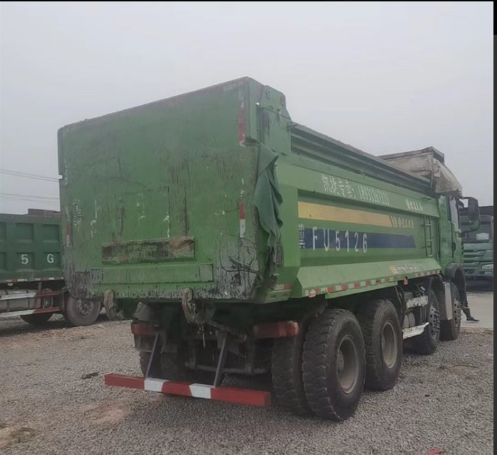 Οι άξονες Howo 8x4 τέσσερα χρησιμοποίησαν Tipper φορτηγών απορρίψεων με 375HP 317HP για την πώληση