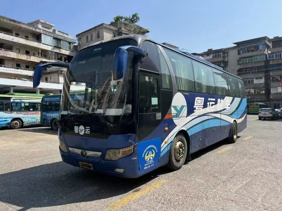 Το χρησιμοποιημένο λεωφορείο Yutong ZK6110 οχημάτων πυκνών δρομολογίων χρησιμοποίησε το οπίσθιο λεωφορείο δύο μηχανών λεωφορείων 49-51seater εκκλησιών πόρτες