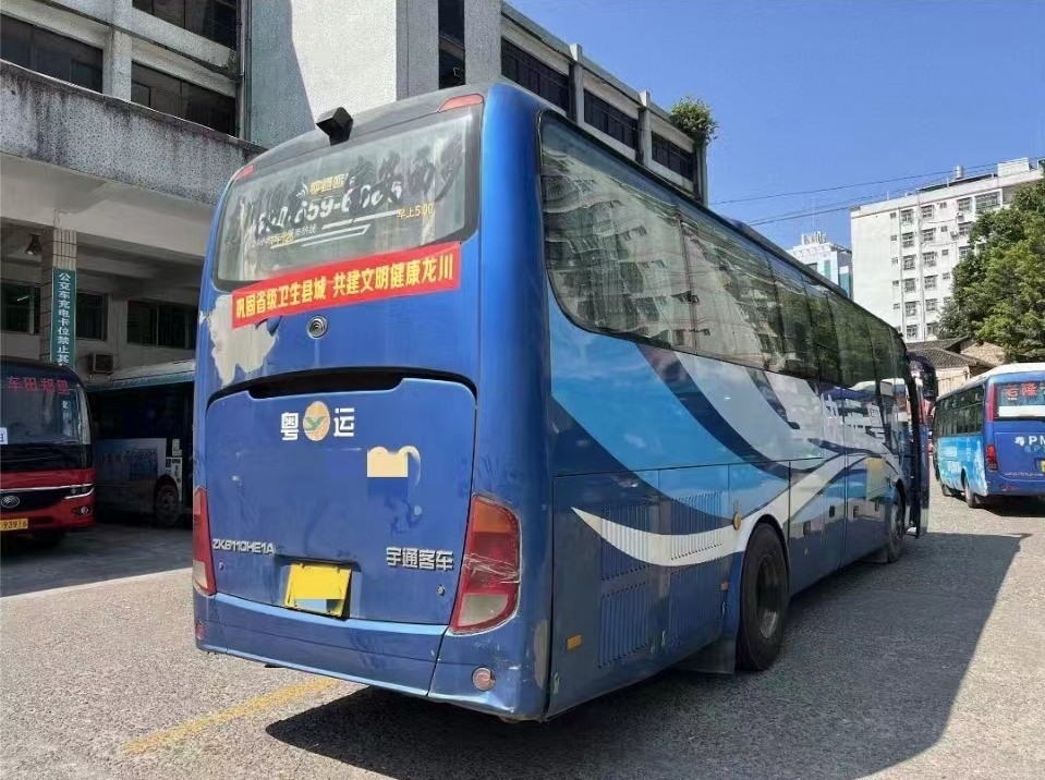 Το χρησιμοποιημένο λεωφορείο Yutong ZK6110 οχημάτων πυκνών δρομολογίων χρησιμοποίησε το οπίσθιο λεωφορείο δύο μηχανών λεωφορείων 49-51seater εκκλησιών πόρτες
