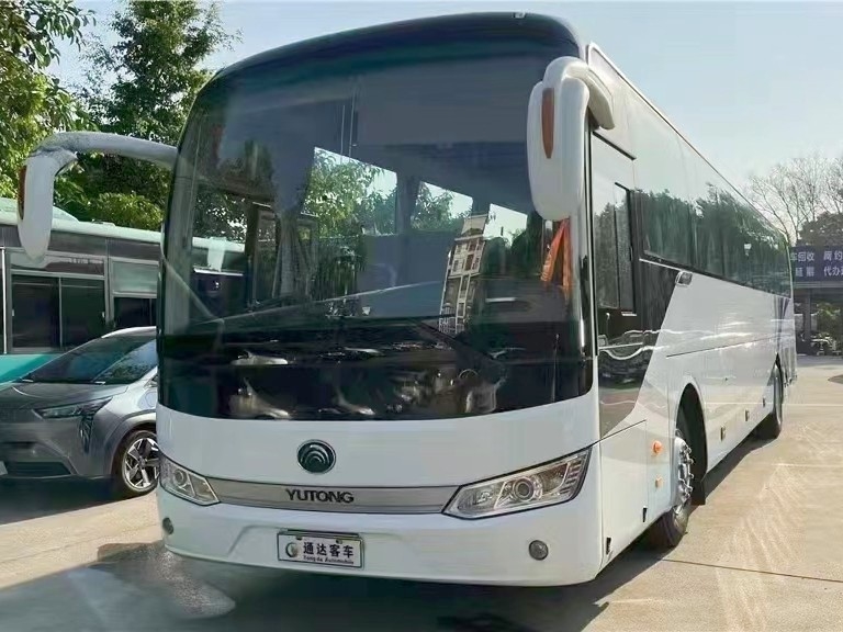 το χρησιμοποιημένο λεωφορείο Yutong 55seater διέλευσης χρησιμοποίησε τη διπλή αναστολή αερόσακων πορτών λεωφορείων ZK6125 rv