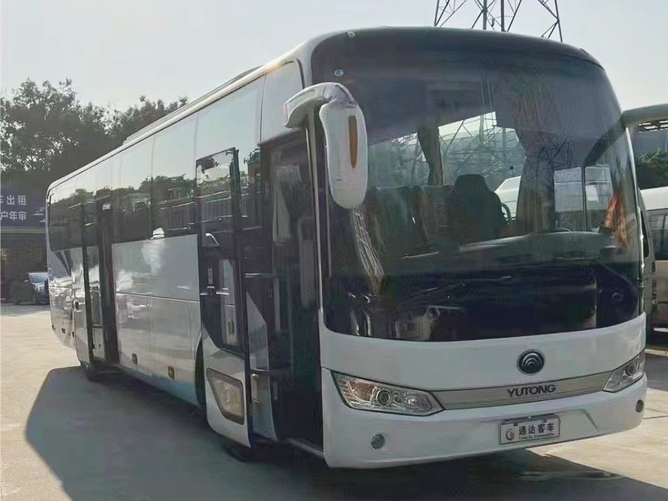 το χρησιμοποιημένο λεωφορείο Yutong 55seater διέλευσης χρησιμοποίησε τη διπλή αναστολή αερόσακων πορτών λεωφορείων ZK6125 rv