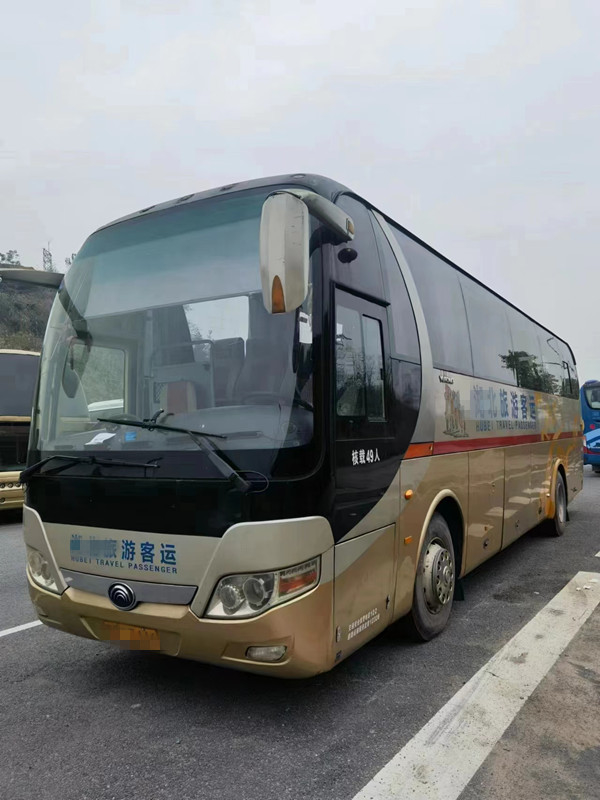 Χρησιμοποιημένα καθίσματα λεωφορείων ZK6110 51 Yutong λεωφορείων χρησιμοποιημένα λεωφορεία πολυτέλειας 2013 ετών RHD οδήγηση