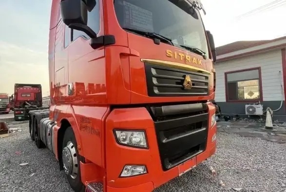 Χρησιμοποιημένος τρόπος έξι Drive φορτηγών 540hp 6×4 τρακτέρ Sinotruck Sitrak πετρελαιοκίνητων φορτηγών κύλινδροι στη γραμμή