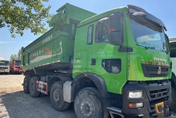 Ο Sino τρόπος Drive φορτηγών απορρίψεων φορτηγών εκφορτωτών από δεύτερο χέρι HOWO 8×4 χρησιμοποίησε το φορτηγό μηχανών diesel