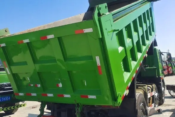 Η χρησιμοποιημένη απόρριψη 220hp 6×2 φορτηγών εκτίμησε το γρήγορο φορτηγό από δεύτερο χέρι JIEFANG κιβωτίων ταχυτήτων φορτίων 24.5t