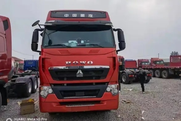 2$α ρυμουλκά 3 κόκκινο χρώμα 10 χεριών ρυμουλκών τρακτέρ τρόπου 460hp HOWO Drive καθισμάτων 6×4 ρόδες