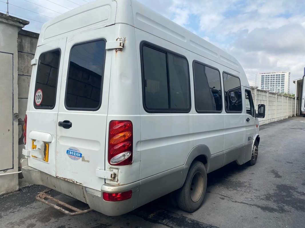 Το από δεύτερο χέρι Mini Van Front Engine 11 υψηλή στέγη 140hp πορτών A/$l*c καθισμάτων οπίσθια χρησιμοποίησε IVECO το μικρό λεωφορείο NJ6604