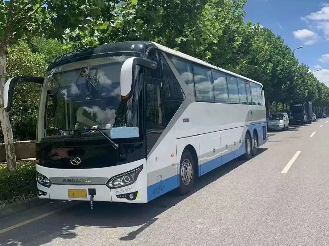 Από δεύτερο χέρι σπάνια μηχανή 375hp 56 καθίσματα A/$l*c διαμερισμάτων αποσκευών λεωφορείων η μεγάλη χρησιμοποίησε το λεωφορείο XMQ6135 LHD/RHD Kinglong