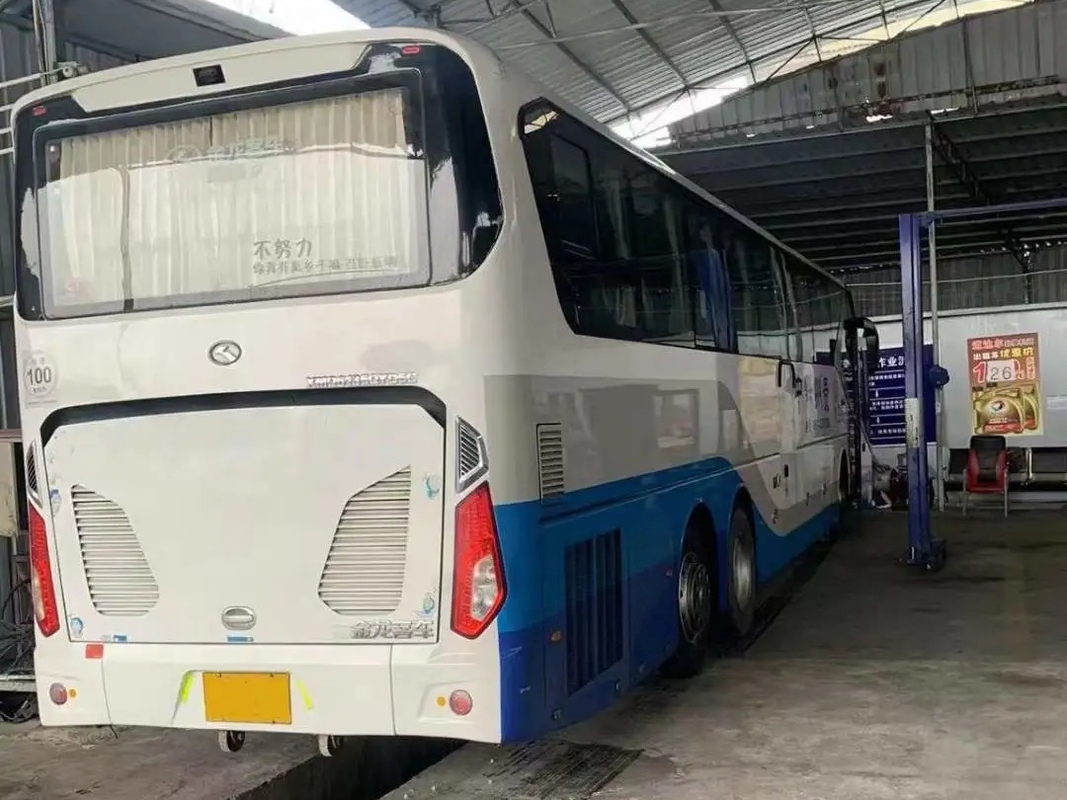 Από δεύτερο χέρι σπάνια μηχανή 375hp 56 καθίσματα A/$l*c διαμερισμάτων αποσκευών λεωφορείων η μεγάλη χρησιμοποίησε το λεωφορείο XMQ6135 LHD/RHD Kinglong