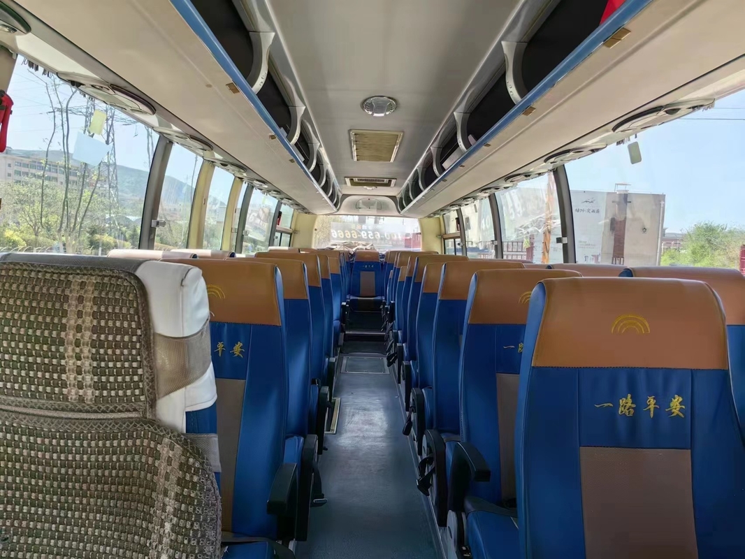 Το λεωφορείο 47 από δεύτερο χέρι καθίσματα διπλασιάζει τις πόρτες που σφραγίζουν το χρυσό χρησιμοποιημένο χρώμα λεωφορείο ZK6107 Yutong κλιματιστικών μηχανημάτων παραθύρων