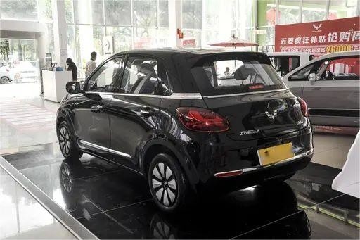 Νέο Ενεργειακό Οχήμα Ένα Ξεκινήστε Wuling Bingo 4 θέσεις Αυτοκίνητο Καθαρό Ηλεκτρικό Μοντέλο 333KM