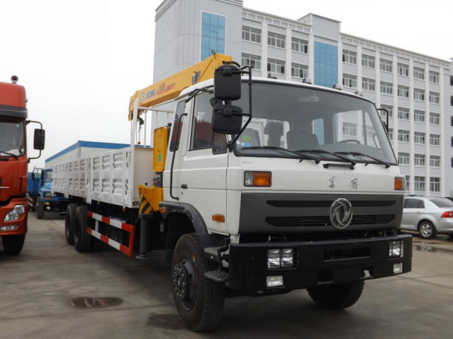 Χρησιμοποιούμενο γερανό φορτηγών Dongfeng 6*4 Τρόπος οδήγησης Μέγιστο φορτίο γερανού 10 τόνων Euro 3