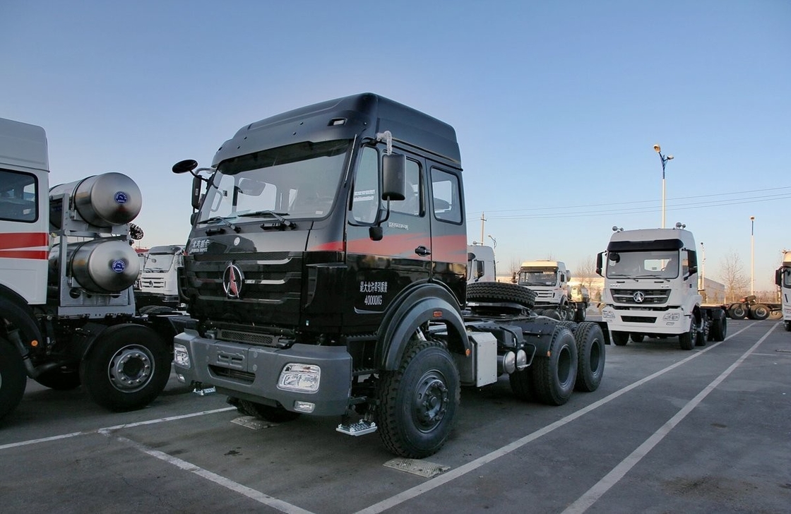 6x4 μεταχειρισμένο ελκυστήρα φορτηγό Beiben ελκυστήρα 336hp υψηλή οροφή LHD / RHD