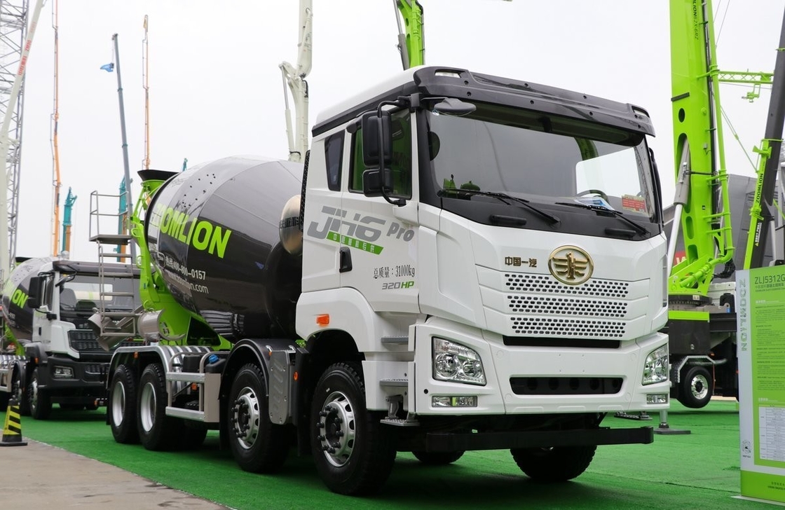 Euro 5 Jiefang Χρησιμοποιημένο φορτηγό αναμειγνύματος σκυροδέματος 320hp 8 * 4 λειτουργία οδήγησης 8 κυβικά 12 ελαστικά