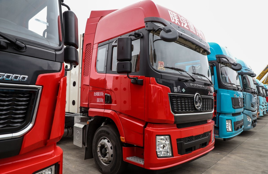 Shacman Truck 6x4 Τρακτέρ Κεφαλή X5000 μοντέλο κινητήρα CNG 530hp διώροφο κοιμιστήρα