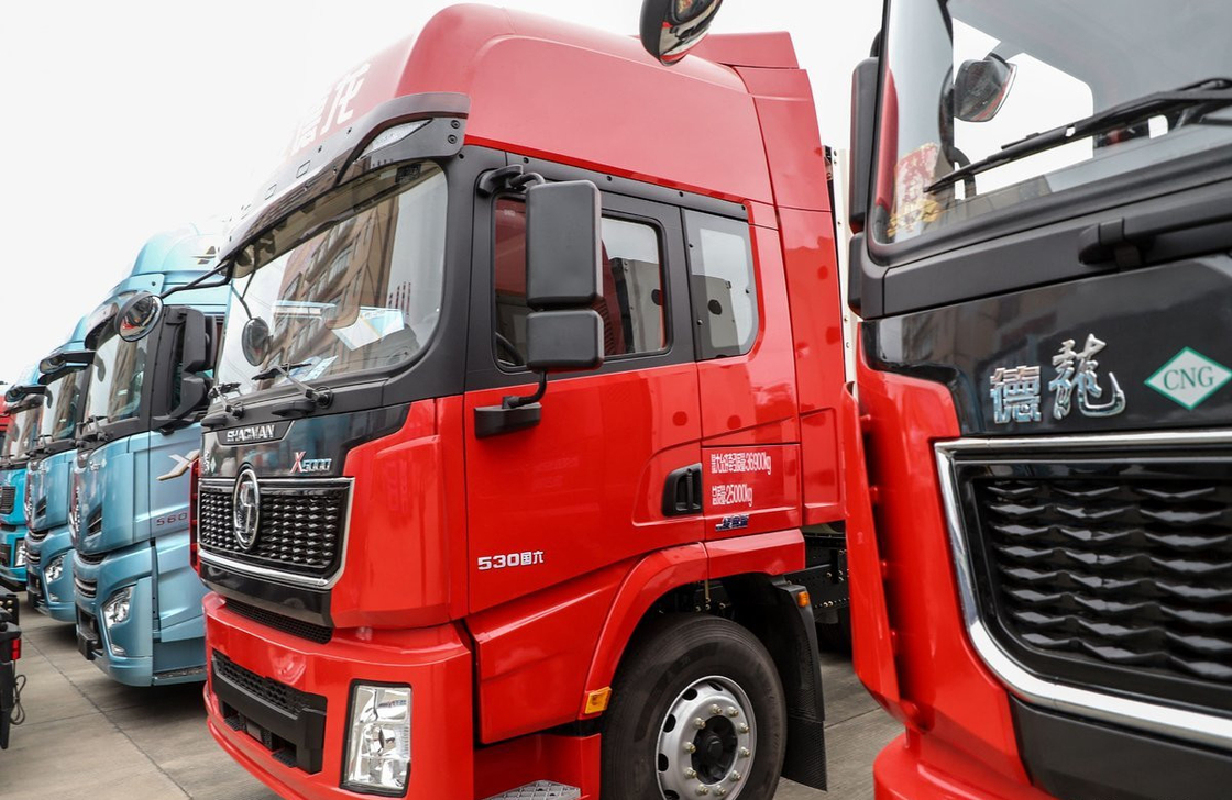 Shacman Truck 6x4 Τρακτέρ Κεφαλή X5000 μοντέλο κινητήρα CNG 530hp διώροφο κοιμιστήρα