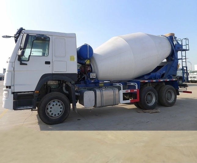 Χρησιμοποιημένο και νέο Sinotruk HOWO 4X2 6X4 8cbm 10cbm 12cbm Μικρατήρα Τσιμέντου για πώληση