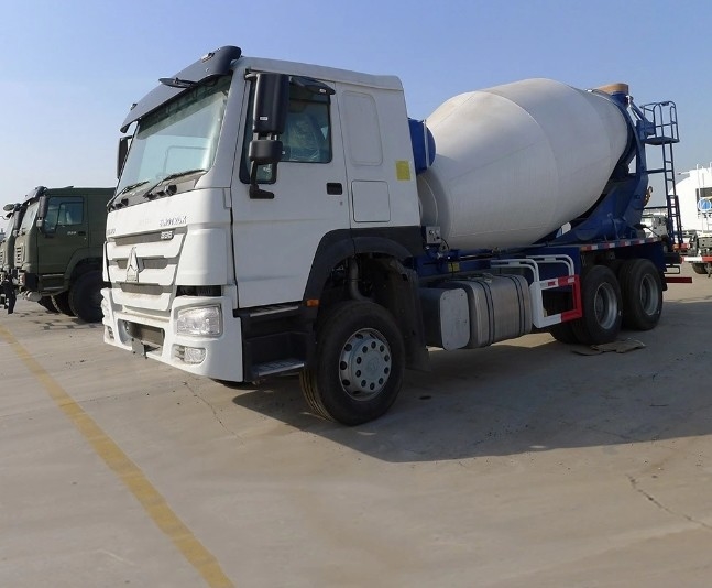 Χρησιμοποιημένο και νέο Sinotruk HOWO 4X2 6X4 8cbm 10cbm 12cbm Μικρατήρα Τσιμέντου για πώληση