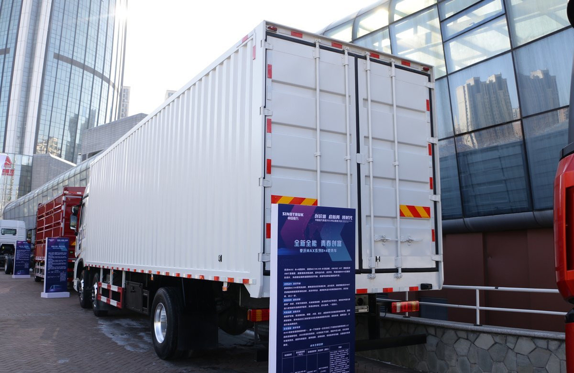 Χρησιμοποιούμενο φορτηγό κιβώτιο Sinotruck MAX 6*2 βαρύ φορτίο μοντέλο κοντέινερ κιβώτιο Deisel κινητήρα