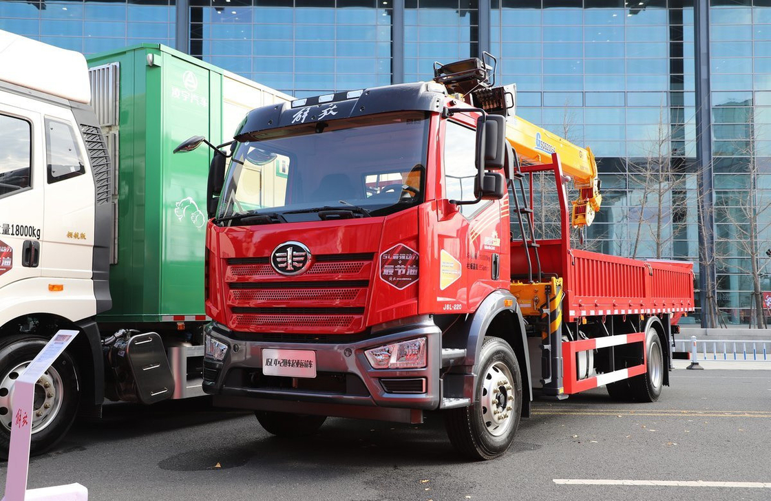 Πικ-απ φορτηγό φουσκωτό γερανό FAW J6L 220hp XCMG ευθεία γερανό 8 τόνων ολοκαίνουργιο