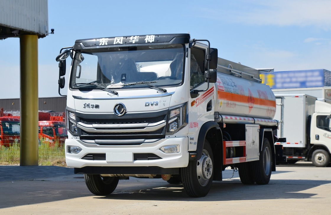 Αγορά πετρελαϊκού δεξαμενόπλοιου Κένυα Dongfeng 4*2 Τάξι 8,5 κυβικών δεξαμενόπλοιου Yuchai Μηχανή 165hp