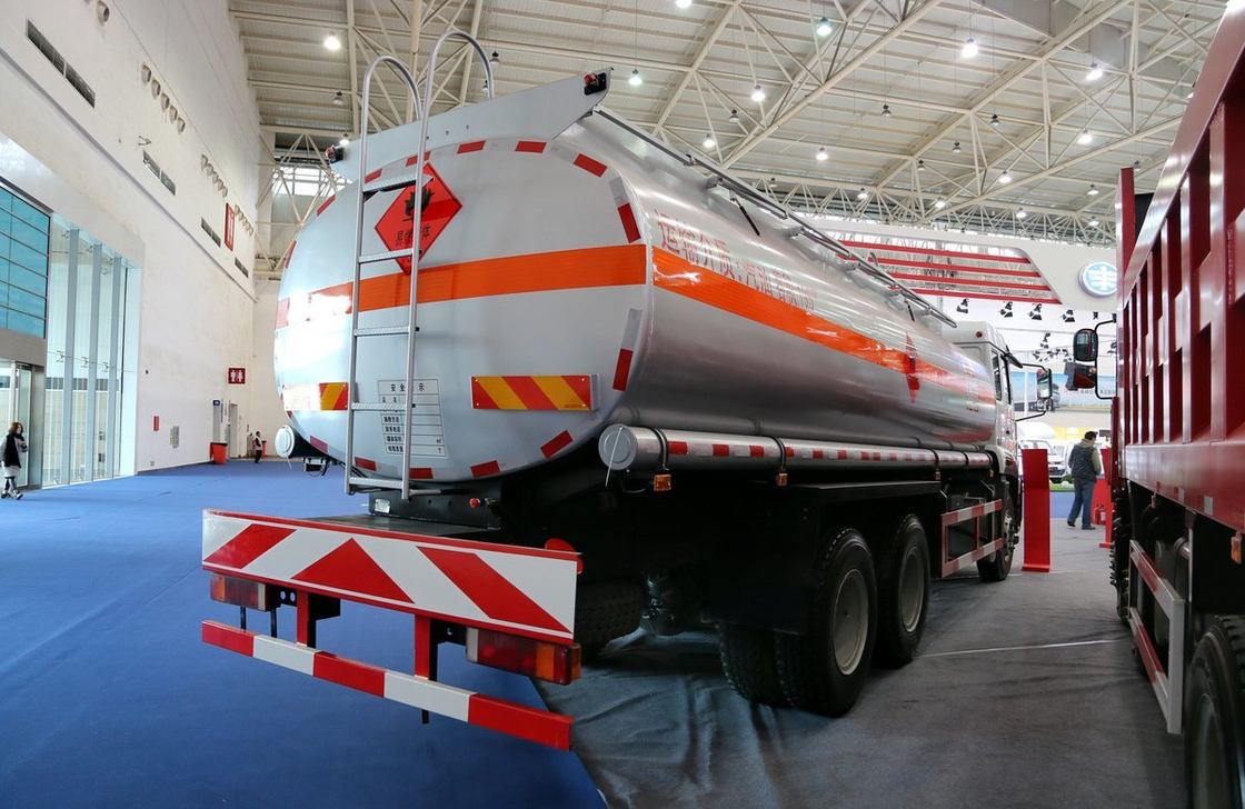 Βαρύ πετρελαϊκό δεξαμενόπλοιο φορτηγό Sinotruck 20m3 δεξαμενόπλοιο αλουμινίου MAN εμπρόσθιο άξονα επίπεδα καμπίνα