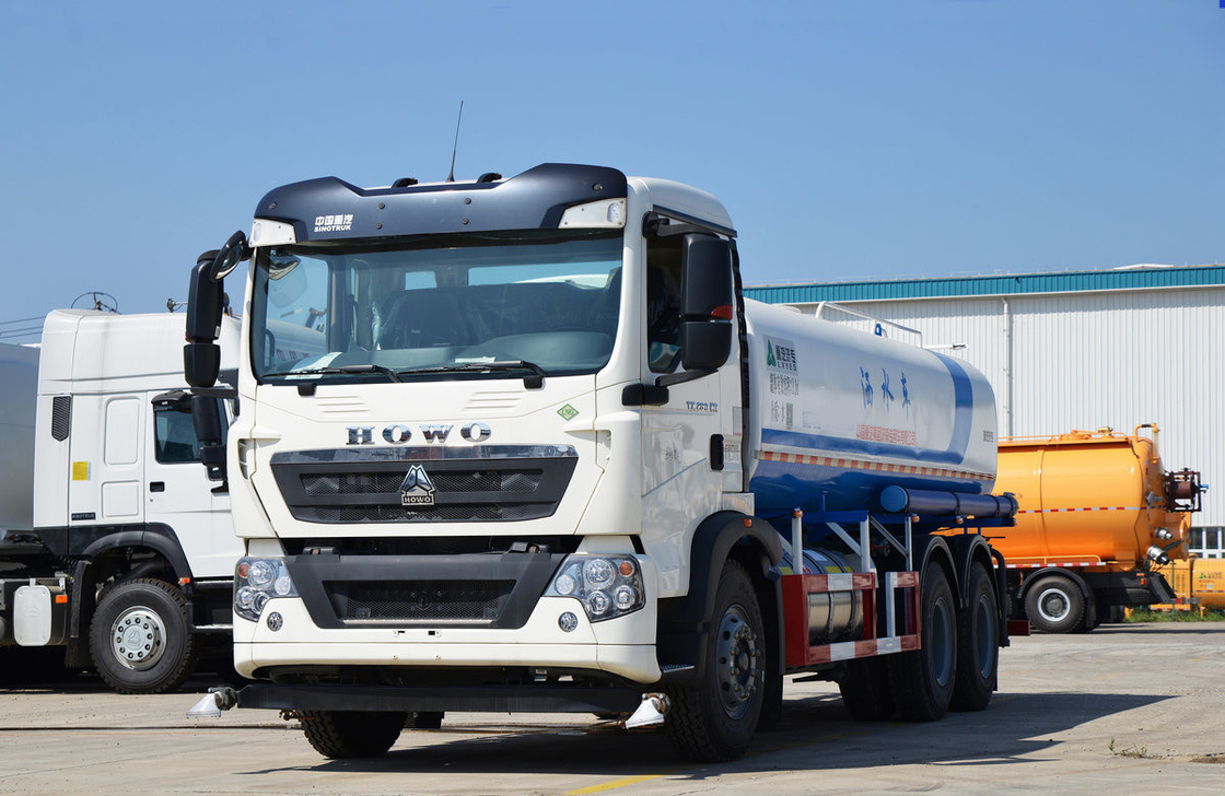Υδροφόρο φορτηγό Howo 6*4 Sinotruck 10 τροχών LNG 260hp Μηχανή 14 κυβικών Tanker LHD/RHD