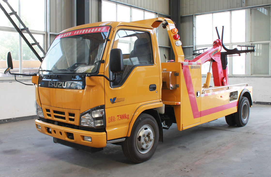 Εξαγωγέας φορτηγών Χρησιμοποιούμενος Isuzu 600P μοντέλο 4 * 2 Drive Mode 130hp φορτίο 3 τόνων μονό καμπίνα