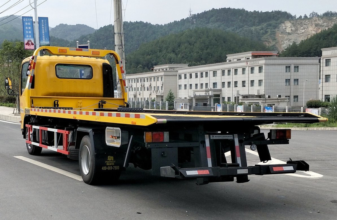 Μικρά ρυμουλκούμενα φορτηγά επίπεδο κρεβάτι 4500mm τροχοπέδης 190hp κινητήρας ντίζελ 6 ταχυτήτων χειροκίνητος