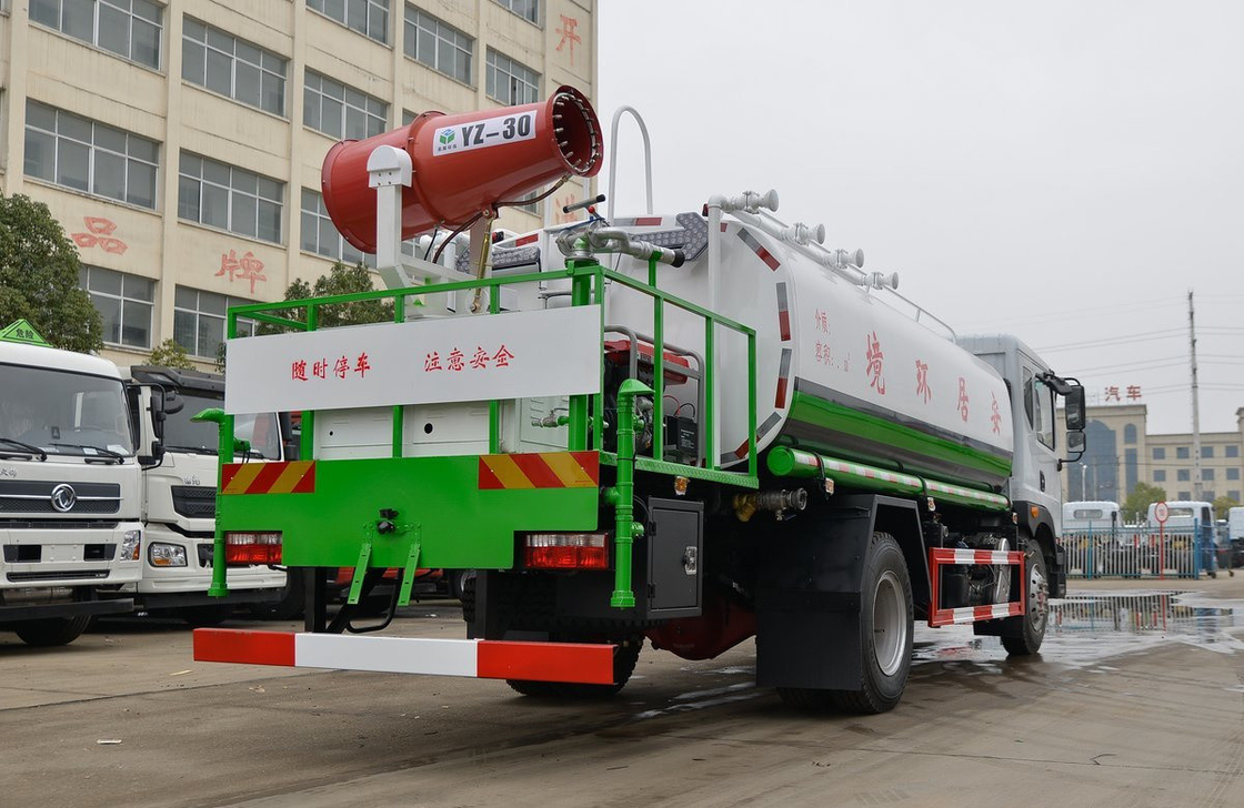 Φορτηγό ψεκαστήρα δρόμου Dongfeng 4 × 2 δεξαμενόπλοιο νερού με πυροβόλο πυροκροτητή 230hp κινητήρα Cummins